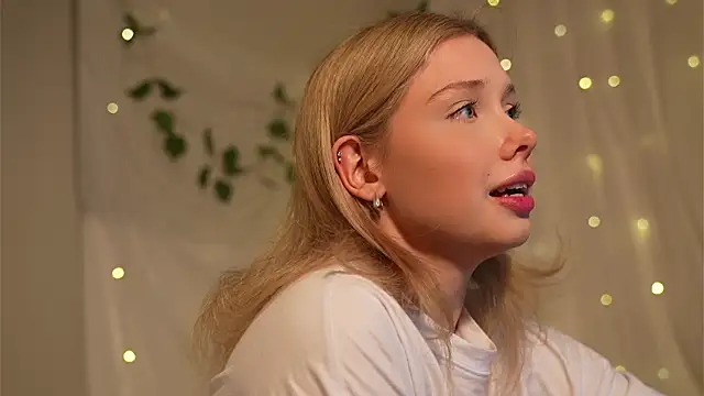 Snapshot of april_blush chatting on February 4, 2025, 7:00 pm april blush online show from February 4, 2025, 7:00 pm