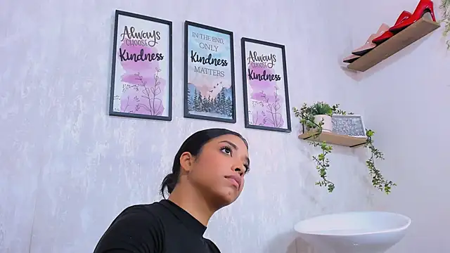 Snapshot of Camile_Diazzz chatting on March 5, 2025, 12:05 am Camile Diazzz online show from March 5, 2025, 12:05 am