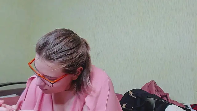Snapshot of Seductive_She_Wolf chatting on January 19, 2025, 10:17 am Seductive She Wolf online show from January 19, 2025, 10:17 am