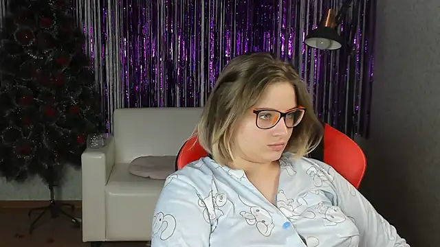 Snapshot of Seductive_She_Wolf chatting on February 5, 2025, 6:48 pm Seductive She Wolf online show from February 5, 2025, 6:48 pm