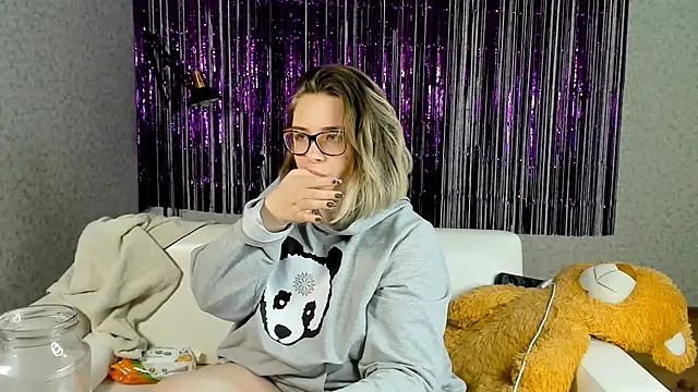 Snapshot of Seductive_She_Wolf chatting on March 2, 2025, 8:29 pm Seductive She Wolf online show from March 2, 2025, 8:29 pm