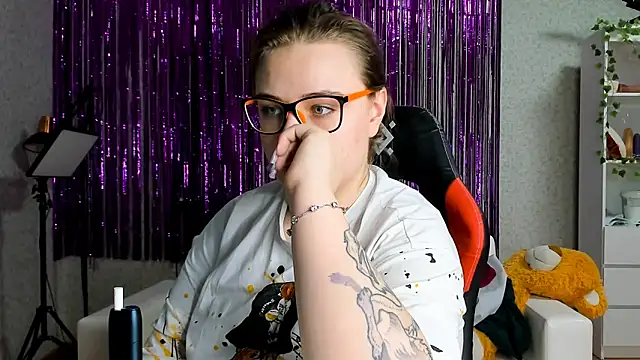 Snapshot of Seductive_She_Wolf chatting on March 18, 2025, 12:58 pm Seductive She Wolf online show from March 18, 2025, 12:58 pm
