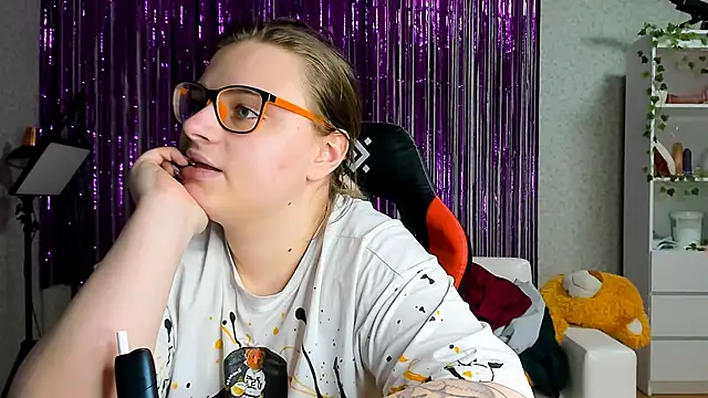 Snapshot of Seductive_She_Wolf chatting on March 18, 2025, 4:04 pm Seductive She Wolf online show from March 18, 2025, 4:04 pm