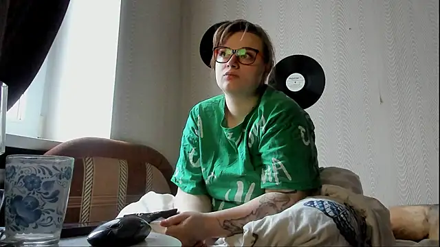 Seductive She Wolf online show from March 9, 2026, 2:43 pm