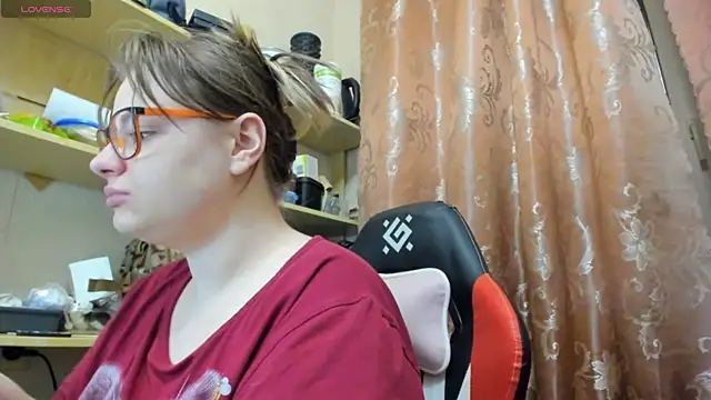 Seductive She Wolf online show from April 9, 2026, 7:19 pm