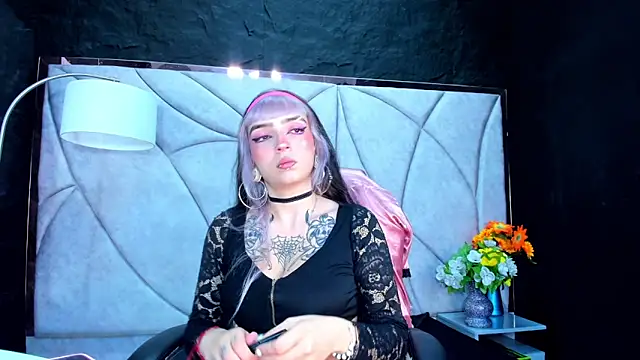 Samantha Smiith online show from April 15, 2026, 3:57 am