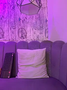 AbyThompson online show from April 1, 2026, 12:17 pm