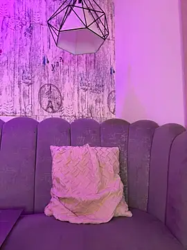 AbyThompson online show from April 15, 2026, 2:46 pm