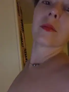 Snapshot of KatieBARBiE98 chatting on October 7, 2025, 12:19 am KatieBARBiE98 online show from October 7, 2025, 12:19 am