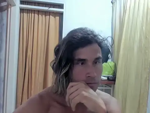 Snapshot of SophiaLevis chatting on October 5, 2025, 3:38 am SophiaLevis online show from October 5, 2025, 3:38 am