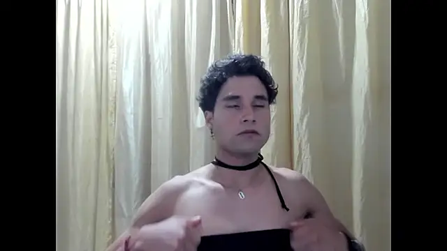 Snapshot of SophiaLevis chatting on April 10, 2026, 12:16 am SophiaLevis online show from April 10, 2026, 12:16 am