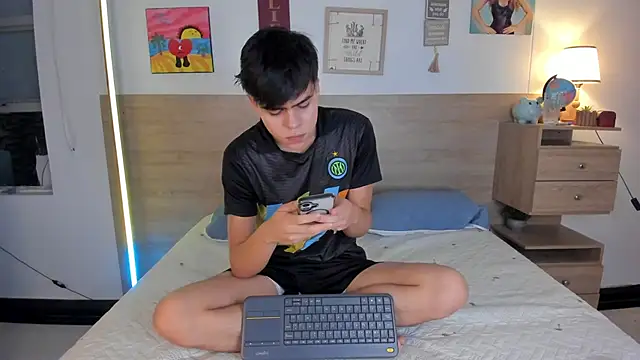 Snapshot of justinbiler chatting on October 17, 2025, 12:41 pm justinbiler online show from October 17, 2025, 12:41 pm