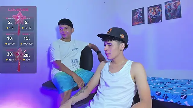 Snapshot of Alexander_and_Xiao chatting on June 19, 2026, 12:04 am Alexander and Xiao online show from June 19, 2026, 12:04 am