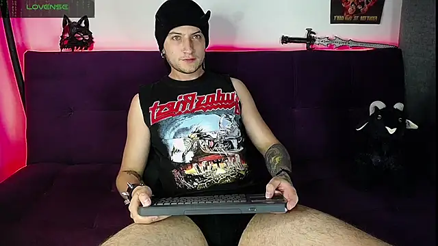 Snapshot of blckwolf_6 chatting on January 22, 2025, 1:53 am blckwolf 6 online show from January 22, 2025, 1:53 am