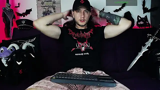 Snapshot of blckwolf_6 chatting on October 20, 2025, 7:36 pm blckwolf 6 online show from October 20, 2025, 7:36 pm