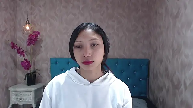 MadelineDoll online show from January 9, 2025, 1:13 pm
