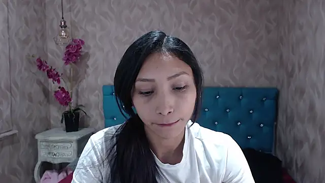 MadelineDoll online show from January 18, 2025, 7:15 pm