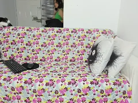 Snapshot of Emma_Jnes chatting on February 12, 2025, 10:15 pm Emma Jnes online show from February 12, 2025, 10:15 pm