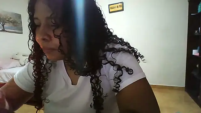 Ivon-09 online show from July 9, 2026, 12:37 am