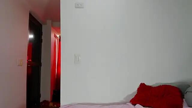 Snapshot of veronica_sinner_ chatting on October 30, 2025, 4:30 pm veronica sinner online show from October 30, 2025, 4:30 pm