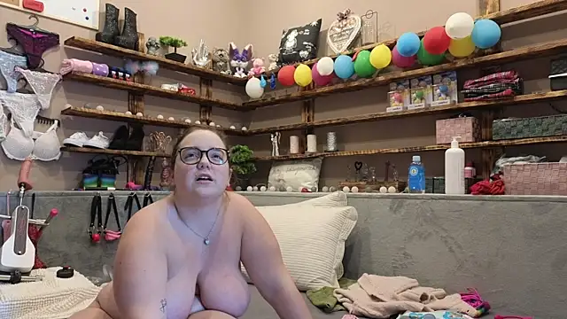 Kimberly-Caprice online show from February 11, 2025, 11:32 am