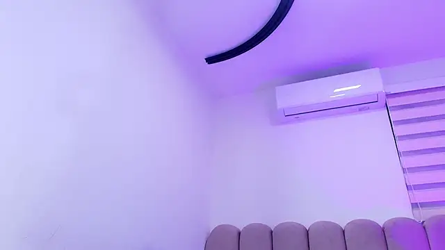 nicol f online show from April 6, 2026, 3:15 am