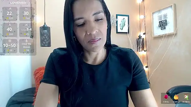 scarlet-foox online show from October 28, 2025, 1:14 pm