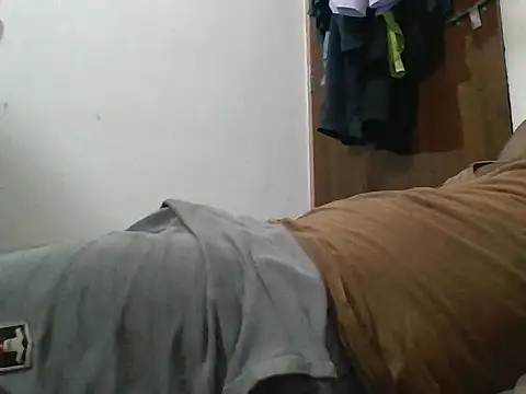 Snapshot of CuteyCouple chatting on April 12, 2026, 6:35 pm CuteyCouple online show from April 12, 2026, 6:35 pm