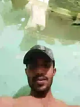 Snapshot of MDROBEL007 chatting on December 22, 2024, 2:06 pm MDROBEL007 online show from December 22, 2024, 2:06 pm