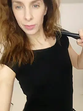 YourSuperModel online show from November 13, 2025, 12:15 pm