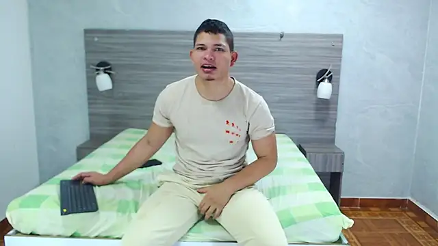 Snapshot of Loony_Zion chatting on November 21, 2025, 1:10 pm Loony Zion online show from November 21, 2025, 1:10 pm