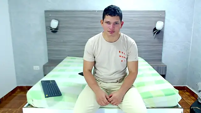 Snapshot of Loony_Zion chatting on December 5, 2025, 1:20 pm Loony Zion online show from December 5, 2025, 1:20 pm