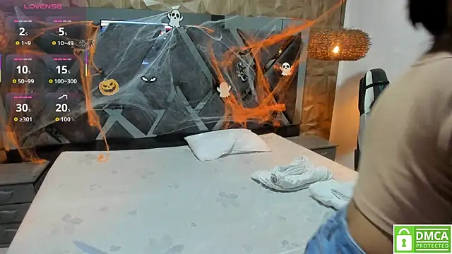 Rose Evans   online show from November 2, 2025, 4:59 am