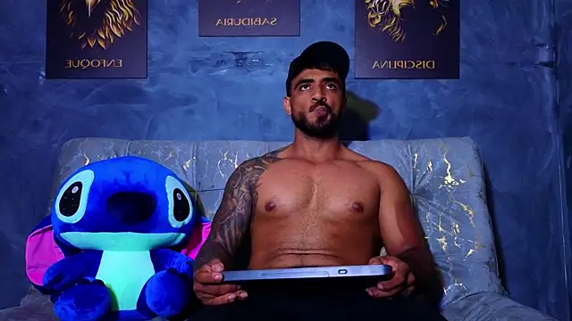 Snapshot of ERIC_HARRISON chatting on October 14, 2025, 10:32 pm ERIC HARRISON online show from October 14, 2025, 10:32 pm