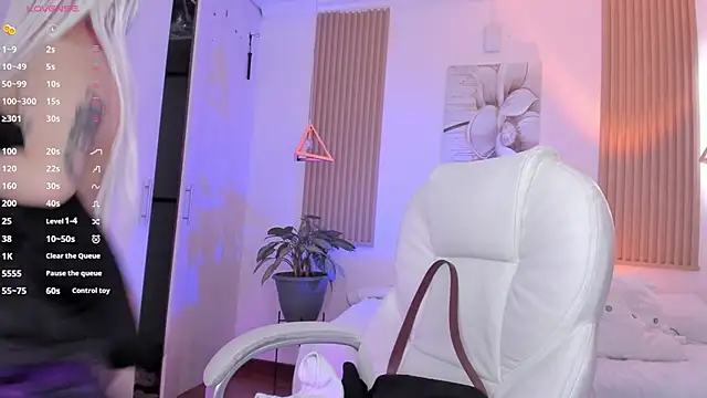 Kendall Bunnyy online show from March 17, 2025, 9:02 pm