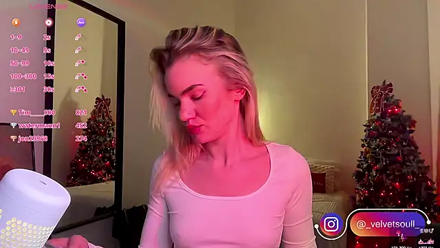 Snapshot of Heidi11 chatting on December 8, 2024, 6:06 pm Heidi11 online show from December 8, 2024, 6:06 pm