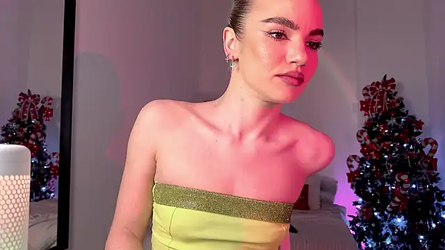 Snapshot of Heidi11 chatting on December 14, 2024, 3:47 pm Heidi11 online show from December 14, 2024, 3:47 pm