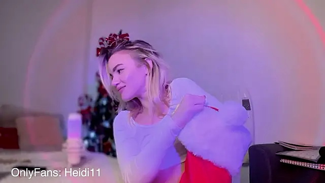 Snapshot of Heidi11 chatting on December 17, 2024, 8:10 pm Heidi11 online show from December 17, 2024, 8:10 pm