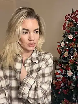 Snapshot of Heidi11 chatting on December 22, 2024, 2:38 pm Heidi11 online show from December 22, 2024, 2:38 pm