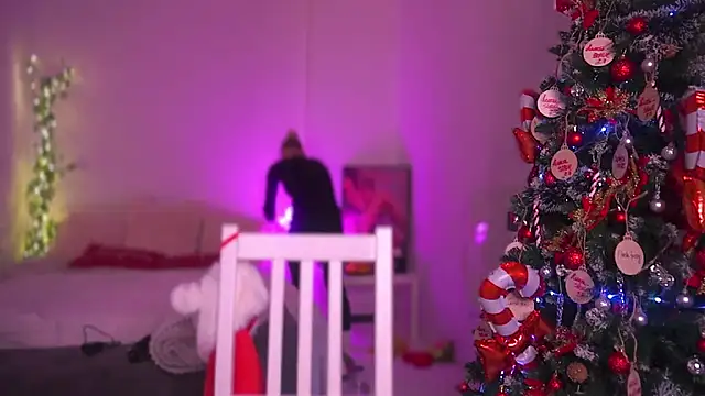 Snapshot of Heidi11 chatting on December 24, 2024, 10:06 pm Heidi11 online show from December 24, 2024, 10:06 pm