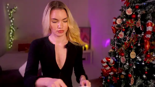 Snapshot of Heidi11 chatting on December 25, 2024, 9:54 pm Heidi11 online show from December 25, 2024, 9:54 pm