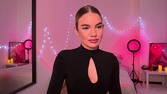 Snapshot of Heidi11 chatting on January 12, 2025, 8:03 pm Heidi11 online show from January 12, 2025, 8:03 pm