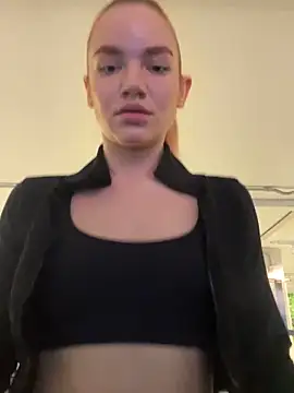 Snapshot of Heidi11 chatting on February 12, 2025, 4:11 pm Heidi11 online show from February 12, 2025, 4:11 pm