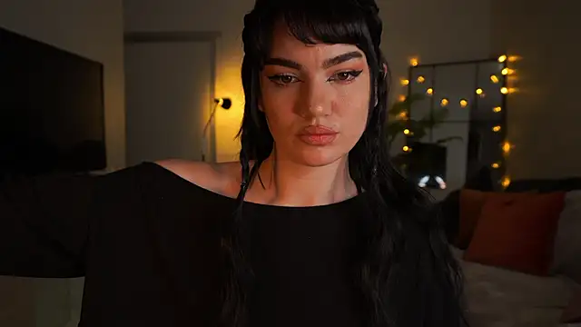 Snapshot of Heidi11 chatting on October 10, 2025, 6:29 pm Heidi11 online show from October 10, 2025, 6:29 pm