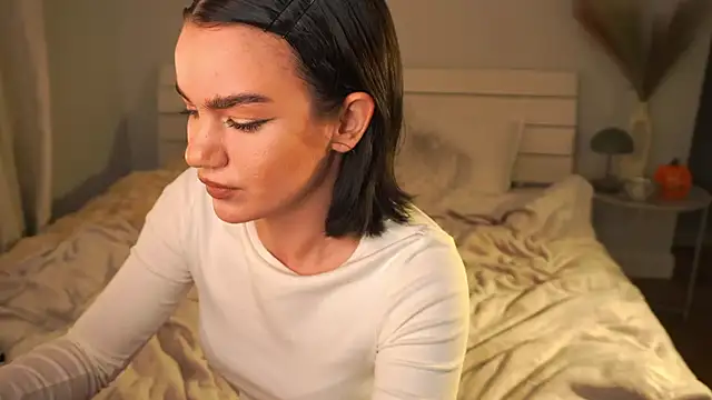 Snapshot of Heidi11 chatting on October 23, 2025, 2:22 am Heidi11 online show from October 23, 2025, 2:22 am