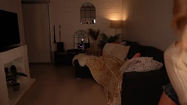 Heidi11 online show from March 4, 2026, 5:30 pm