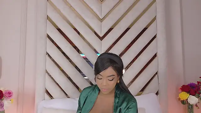 Snapshot of Lola_King chatting on July 9, 2026, 4:05 am Lola King online show from July 9, 2026, 4:05 am