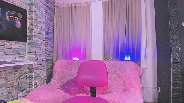 Snapshot of kitty_queen10 chatting on March 20, 2025, 1:35 am kitty queen10 online show from March 20, 2025, 1:35 am
