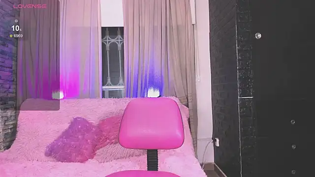 Snapshot of kitty_queen10 chatting on March 21, 2025, 6:27 am kitty queen10 online show from March 21, 2025, 6:27 am