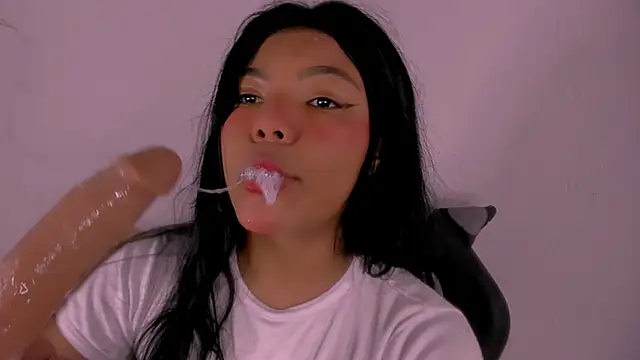 Snapshot of veky_saliva01 chatting on October 22, 2025, 10:59 am veky saliva01 online show from October 22, 2025, 10:59 am